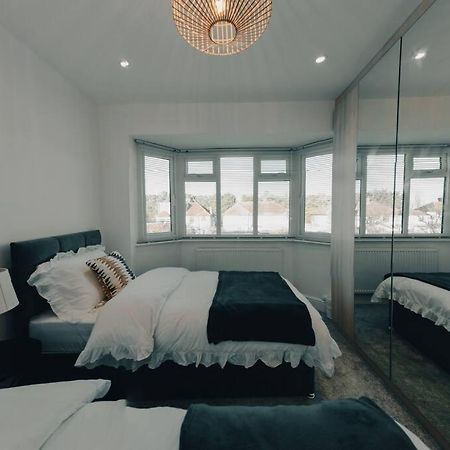 Homely & Peaceful Living Space Morden  Kültér fotó