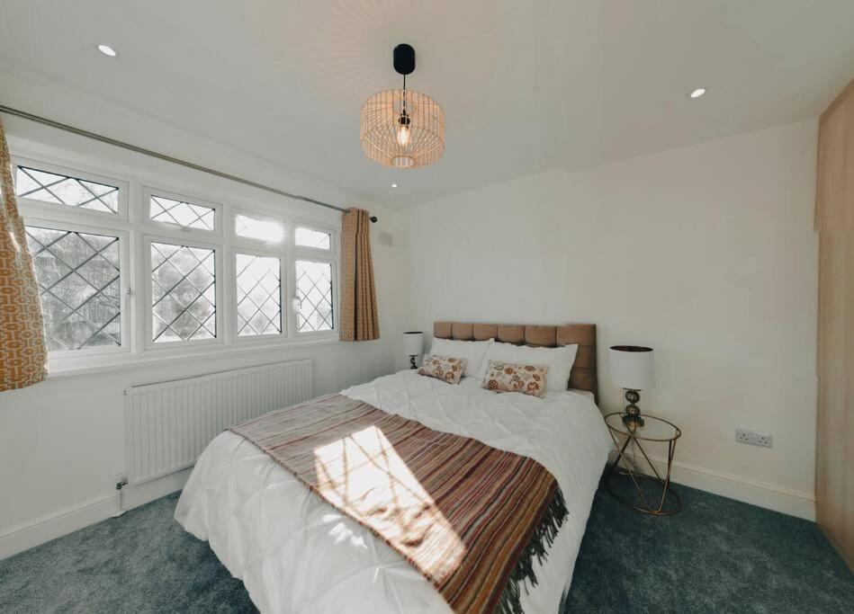 Homely & Peaceful Living Space Morden  Kültér fotó